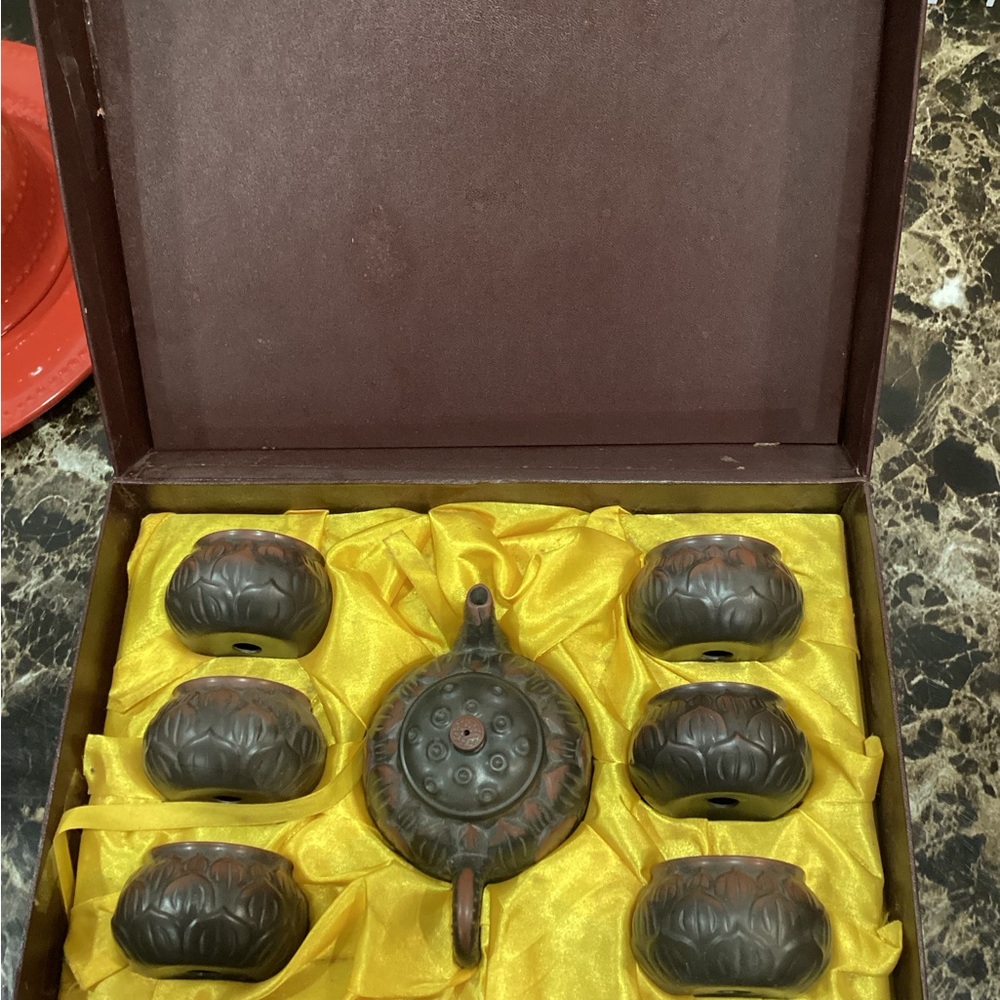 Chinese Yixing Zisha Purple Clay Teapot and Cup Set
